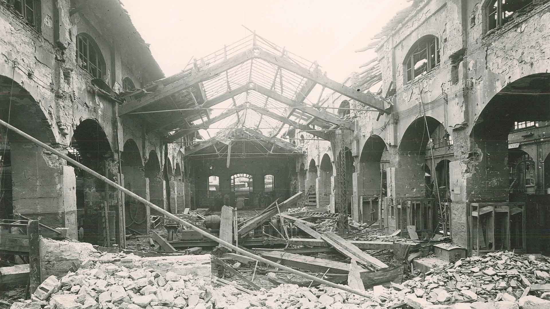 Gli stabilimenti ferroviari di Porta al Prato dopo i bombardamenti, primavera 1944 (Isrt)