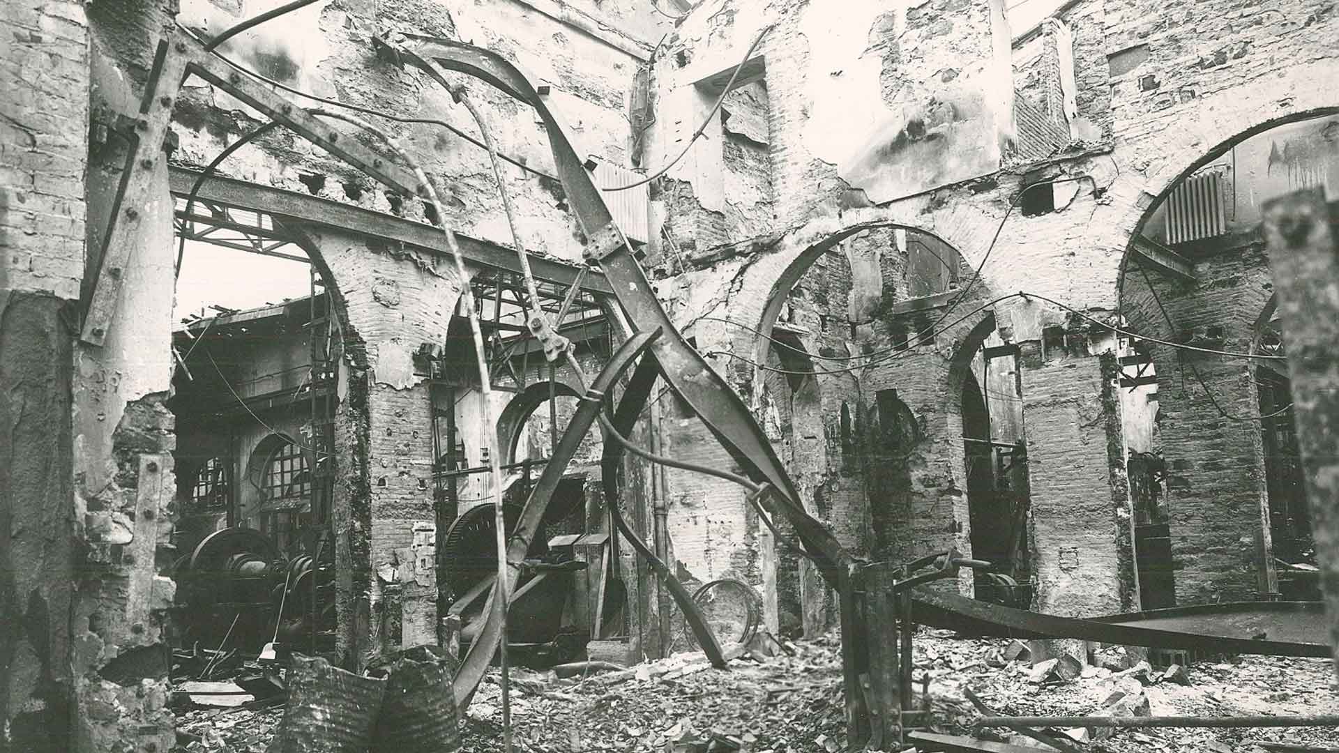 Gli stabilimenti ferroviari di Porta al Prato dopo i bombardamenti, primavera 1944 (Isrt)