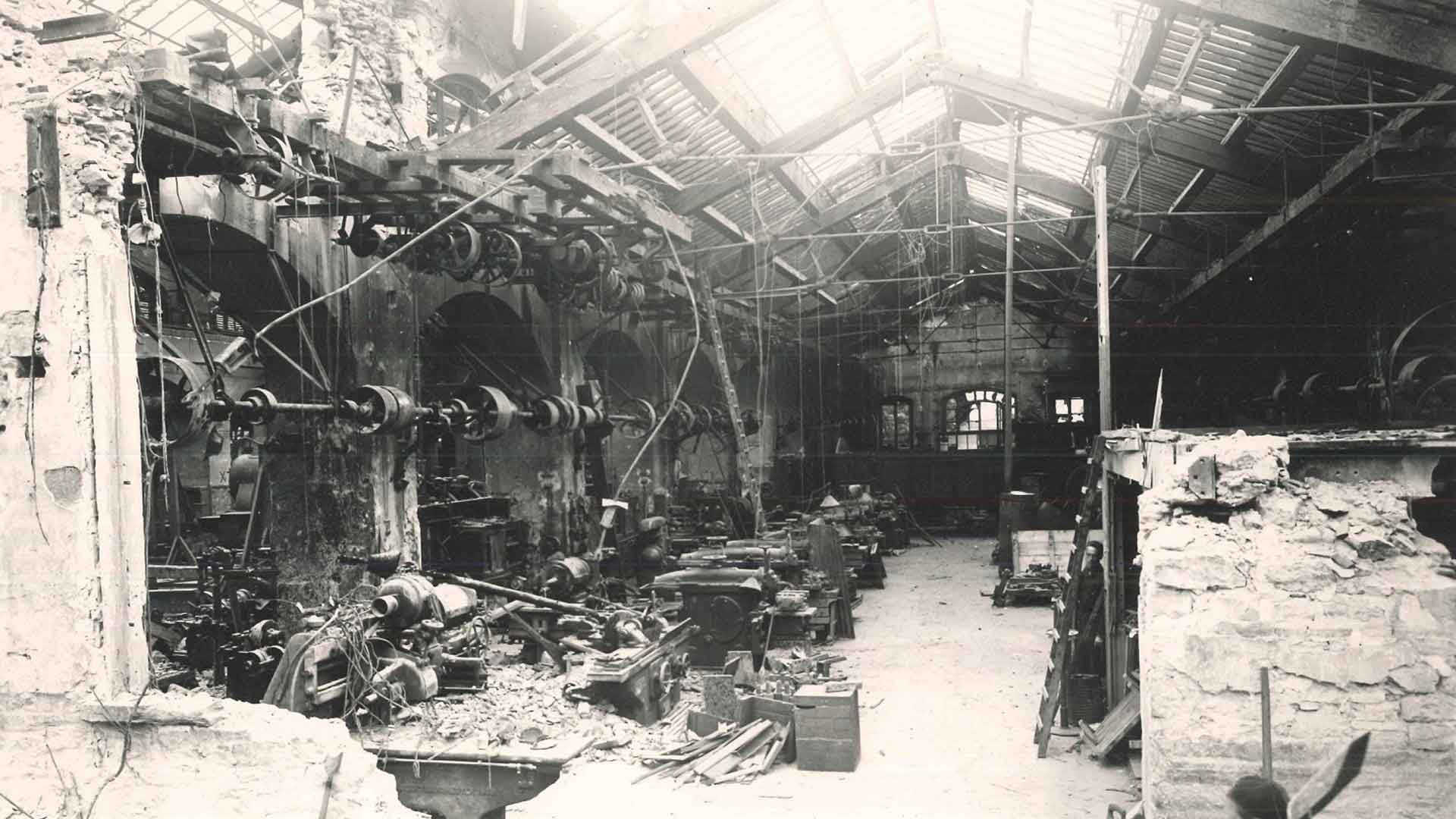 Gli stabilimenti ferroviari di Porta al Prato dopo i bombardamenti, primavera 1944 (Isrt)